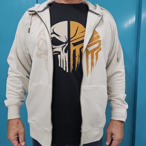 Bedrucktes T-Shirt mit passender Jacke. Coole Kombi
